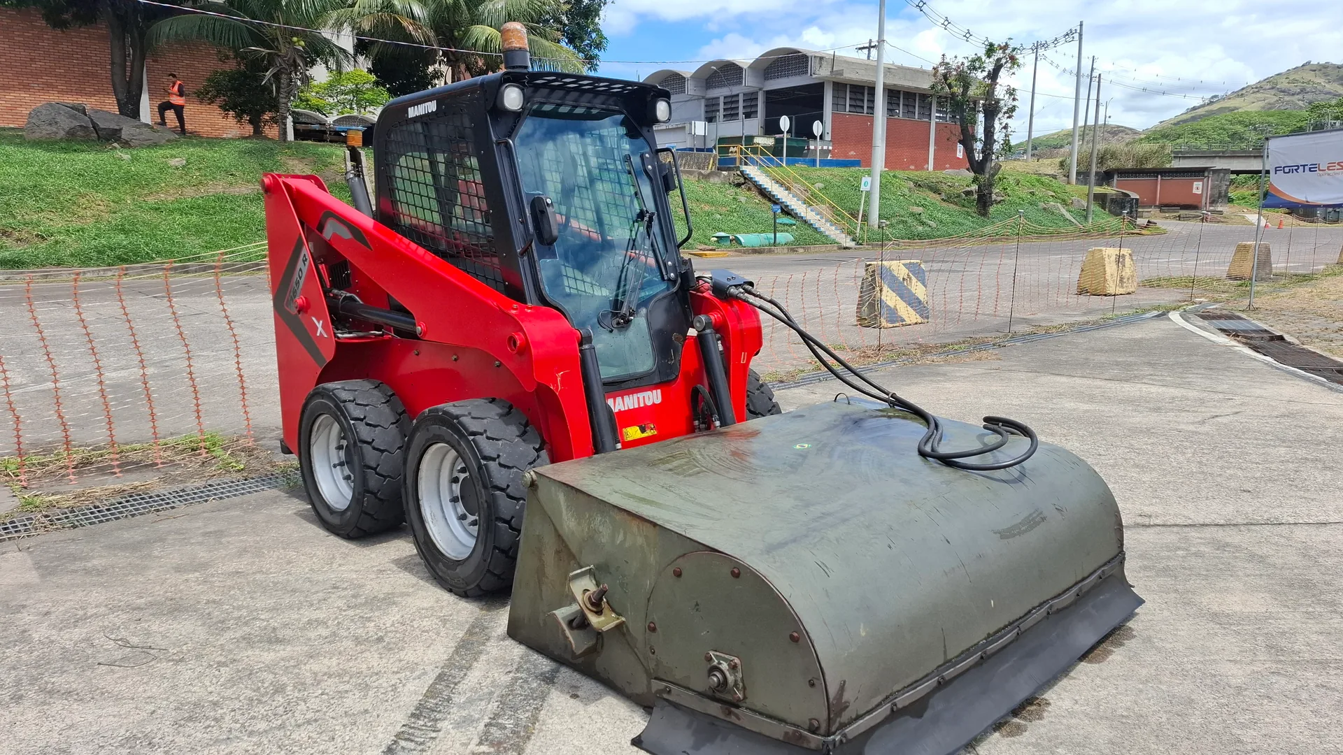 Manitou 1650R, minicarregadeira da GABE